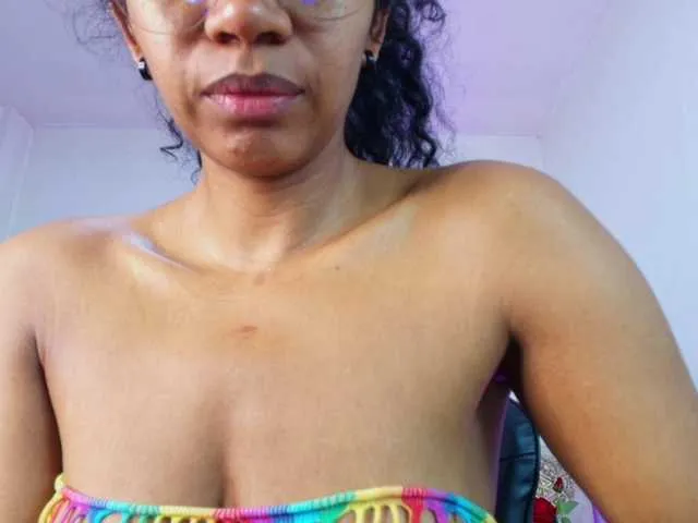 Live sex webcam photo for Ellie-Alves #291433527