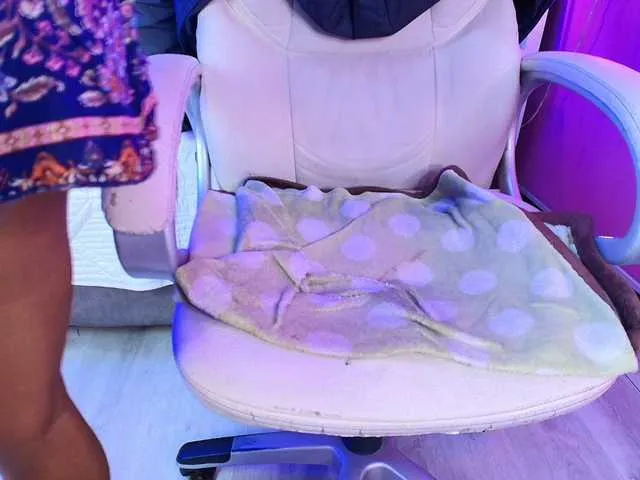 Live sex webcam photo for Ellie-Alves #291610572