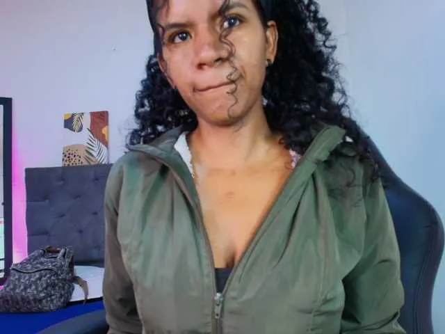 Live sex webcam photo for Ellie-Alves #291823645