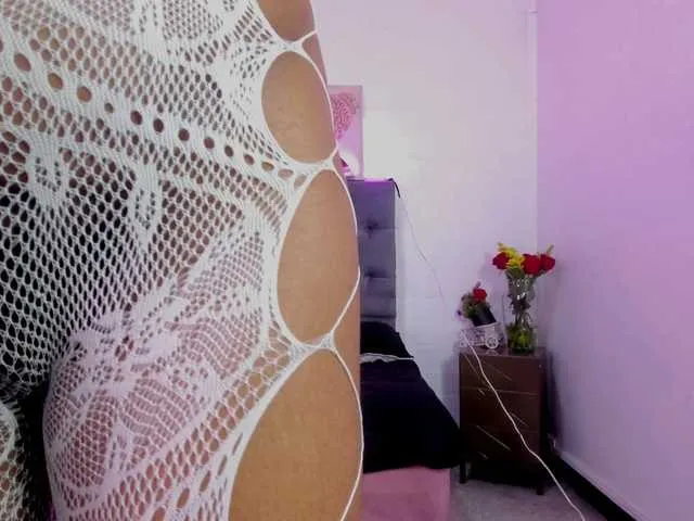 Live sex webcam photo for Ellie-Alves #292269565