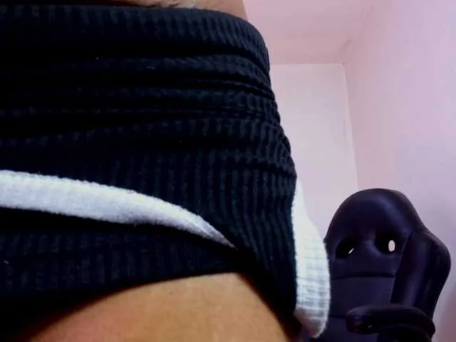 Live sex webcam photo for Ellie-Alves #292342370