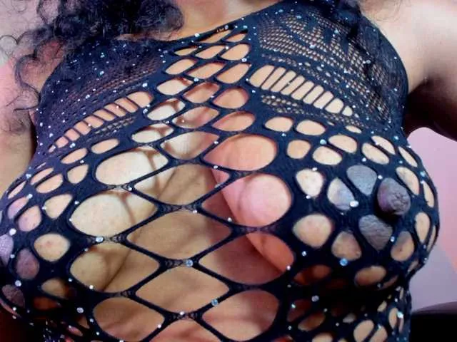 Live sex webcam photo for Ellie-Alves #292355913