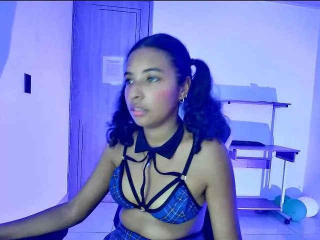 Live sex webcam photo for Ellie-Cute7 #293525982