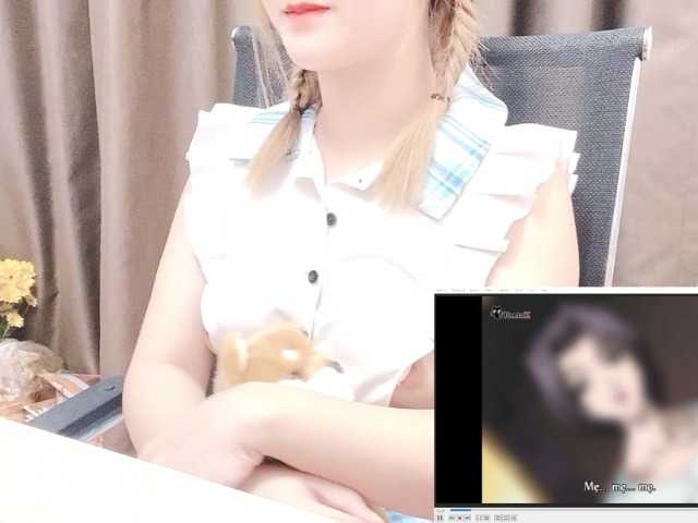 Live sex webcam photo for Ellie-sweetYiYi #276091616