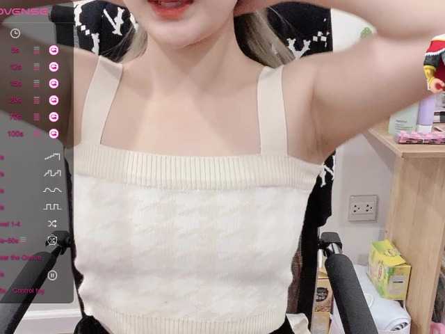 Live sex webcam photo for Ellie-sweetYiYi #276761232