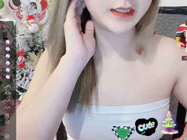 Live sex webcam photo for Ellie-sweetYiYi #276945716