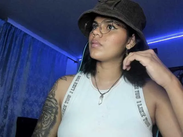 Live sex webcam photo for EllieCute #276007834