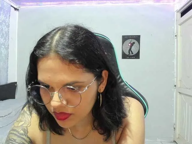 Live sex webcam photo for EllieCute #276472012