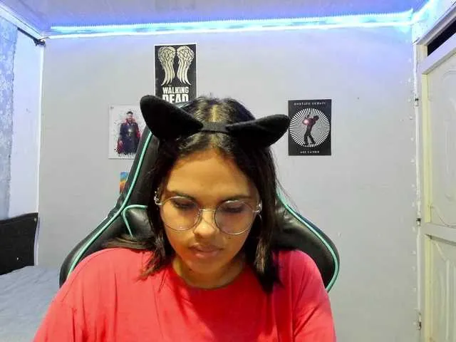 Live sex webcam photo for EllieCute #276561700