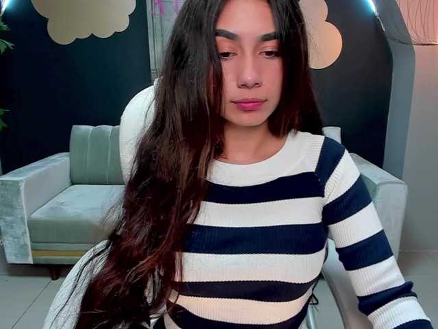 Live sex webcam photo for EllieMitchell #287929384