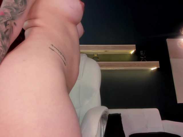 Live sex webcam photo for EllieMitchell #287929386