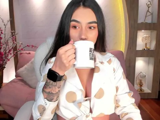 Live sex webcam photo for EllieMitchell #287929417