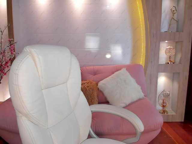 Live sex webcam photo for EllieMitchell #287929418