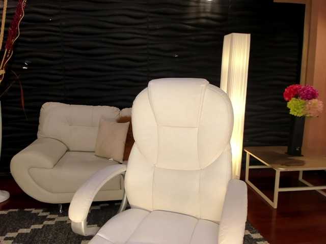 Live sex webcam photo for EllieMitchell #287929426