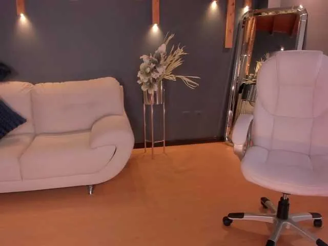 Live sex webcam photo for EllieMitchell #287929454