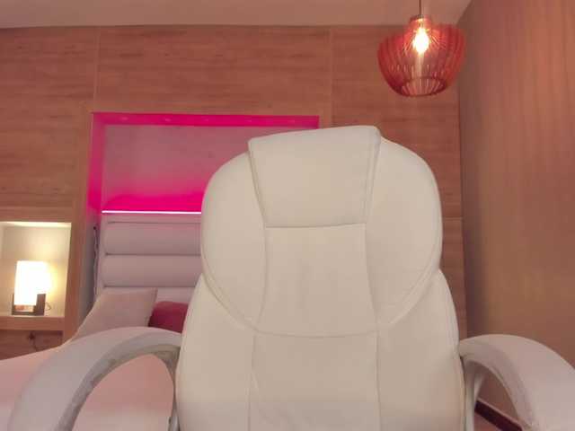 Live sex webcam photo for EllieMitchell #287929473