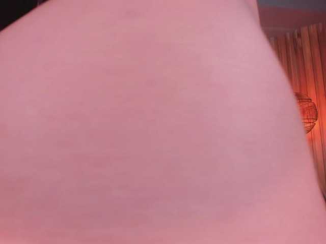 Live sex webcam photo for EllieMitchell #287929536