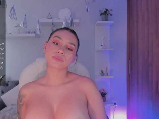 Live sex webcam photo for EllieMitchell #277518350