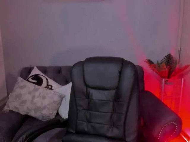 Live sex webcam photo for EllieMitchell #291592070