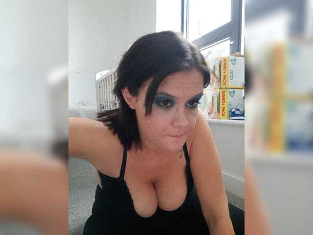 Live sex webcam photo for EllieNewman #275608118