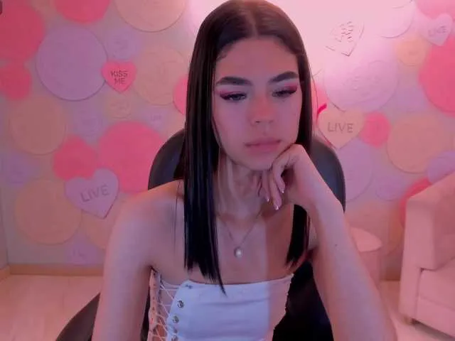 Live sex webcam photo for EllieScott #290182450