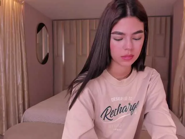 Live sex webcam photo for EllieScott #290621147