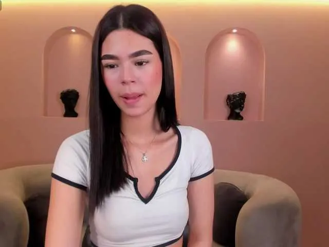 Live sex webcam photo for EllieScott #290690349