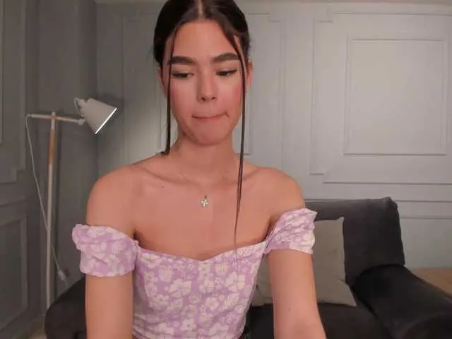 Live sex webcam photo for EllieScott #290773996