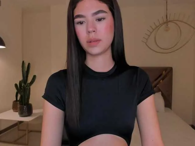Live sex webcam photo for EllieScott #290951085