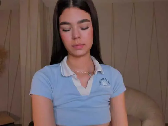 Live sex webcam photo for EllieScott #290970773