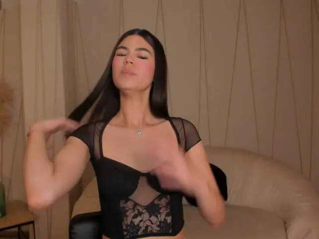Live sex webcam photo for EllieScott #290984176