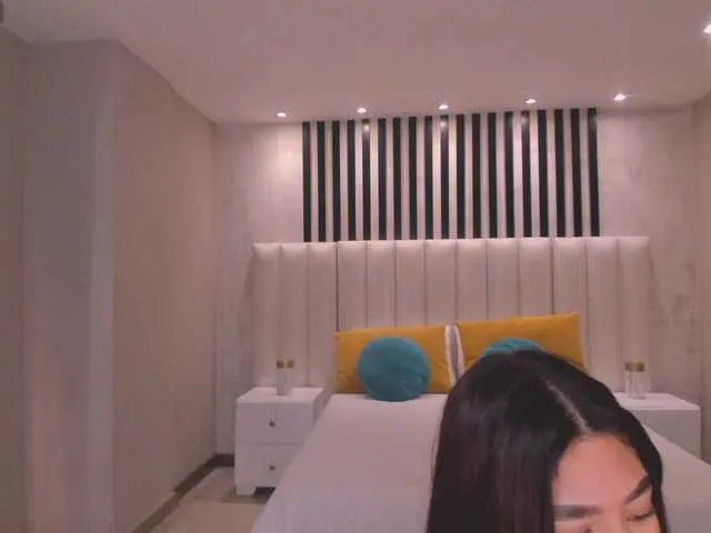 Live sex webcam photo for EllieScott #291306383