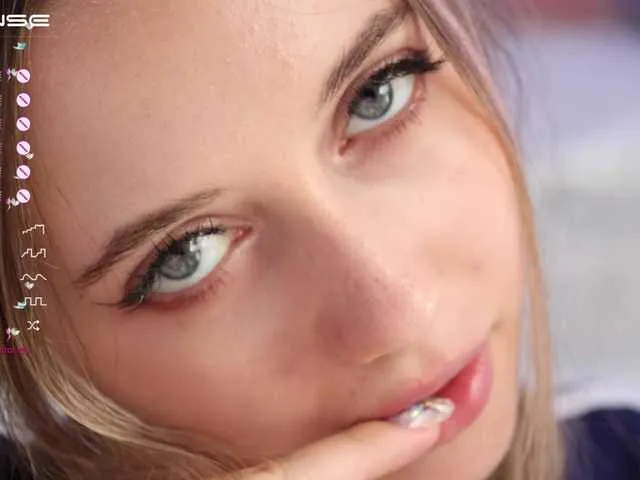 Live sex webcam photo for Ellina-s #275865476