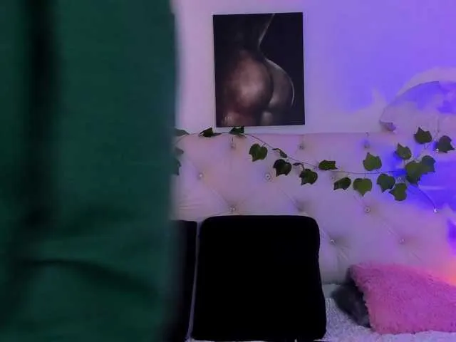 Live sex webcam photo for Elliot-Young #290601816