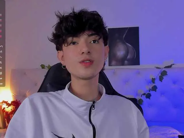 Live sex webcam photo for Elliot-Young #291064178