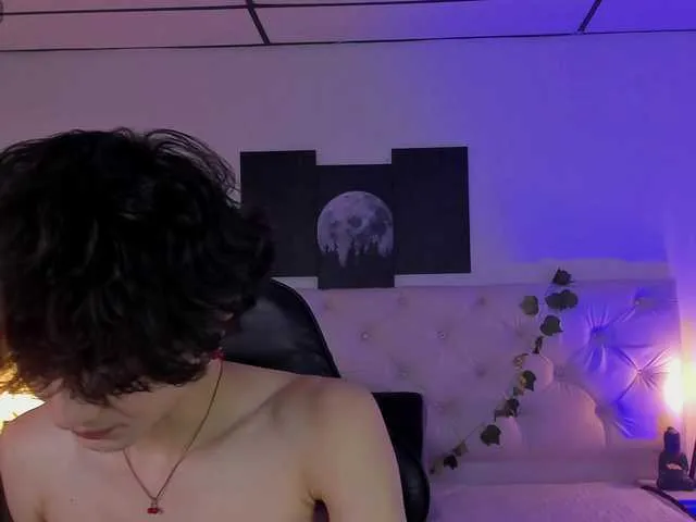 Live sex webcam photo for Elliot-Young #291577920