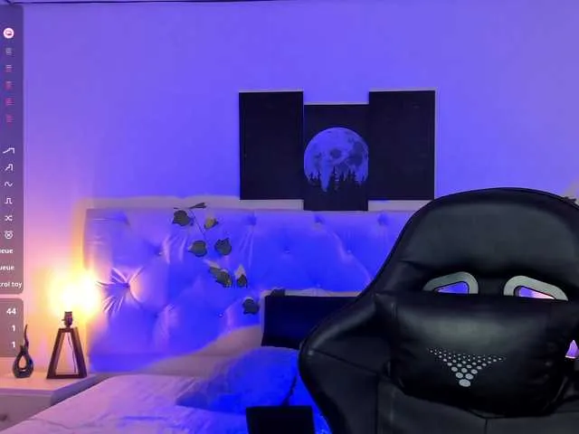 Live sex webcam photo for Elliot-Young #291681947