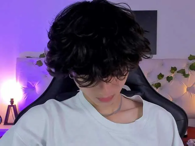 Live sex webcam photo for Elliot-Young #291695029