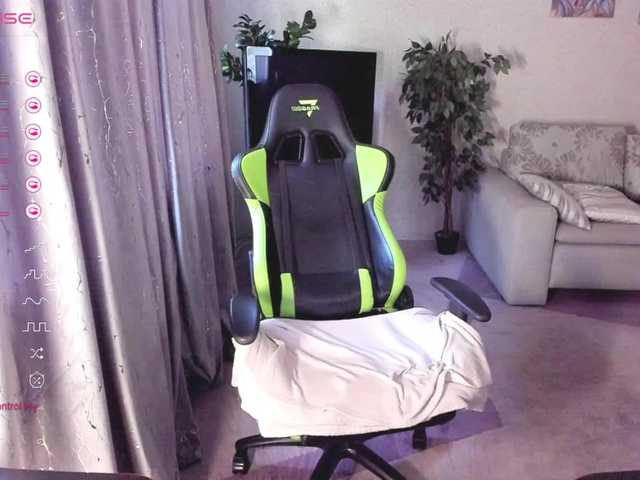 Live sex webcam photo for Ellis-Red #276113259