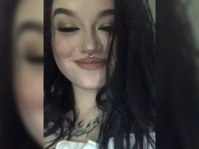 Live sex webcam photo for Elllse77 #273028147