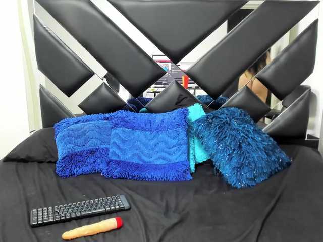 Live sex webcam photo for EllySaenz #272590871