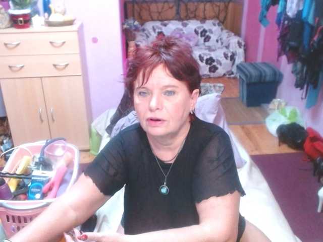 Live sex webcam photo for Elmira63 #271804521