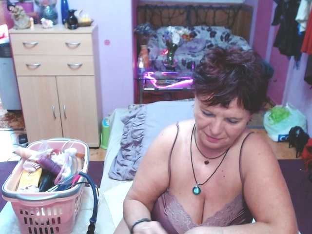 Live sex webcam photo for Elmira63 #272863997