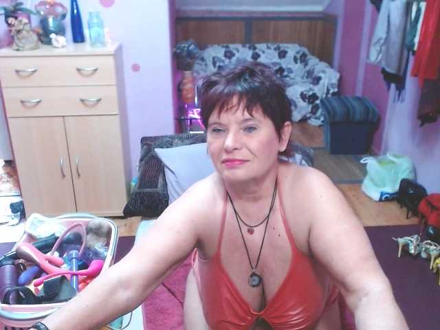 Live sex webcam photo for Elmira63 #273261183