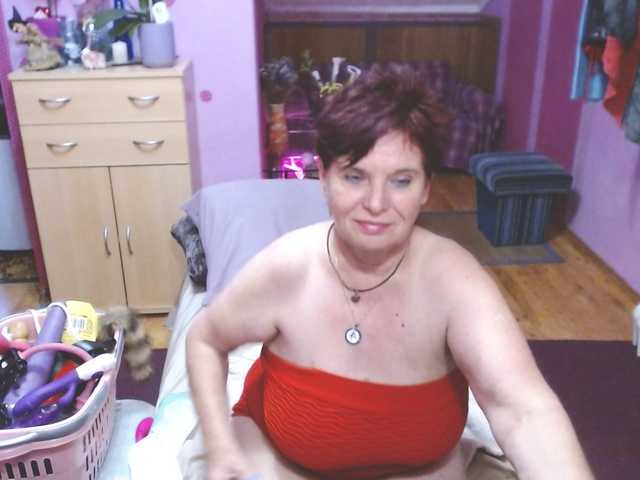 Live sex webcam photo for Elmira63 #275692673