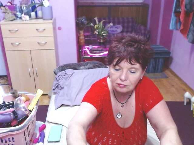 Live sex webcam photo for Elmira63 #275740813