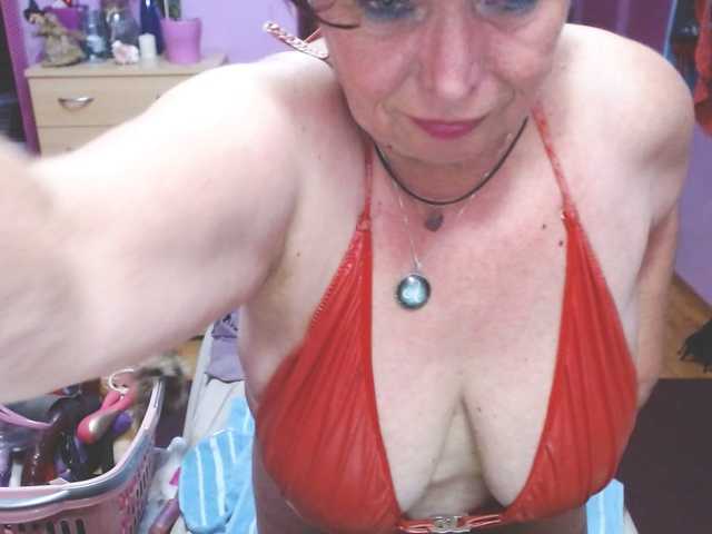 Live sex webcam photo for Elmira63 #275976450