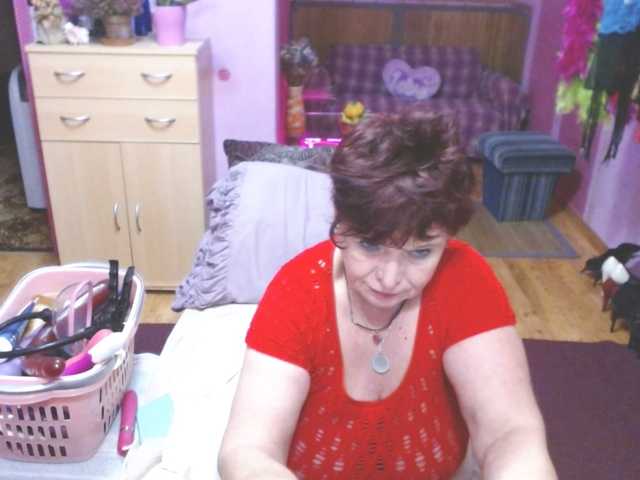 Live sex webcam photo for Elmira63 #276433664