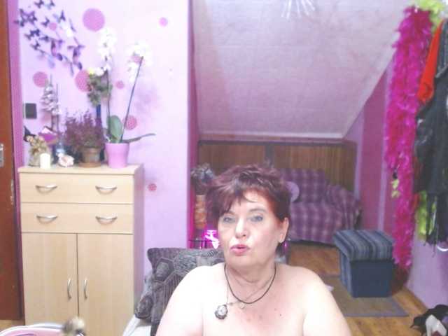Live sex webcam photo for Elmira63 #276608008