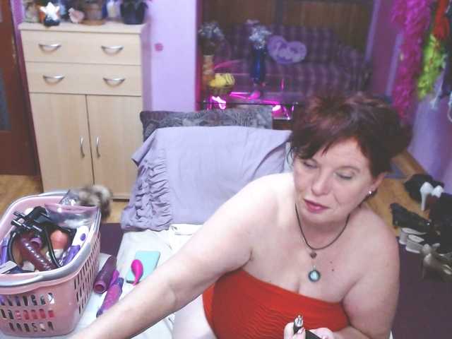 Live sex webcam photo for Elmira63 #276733717